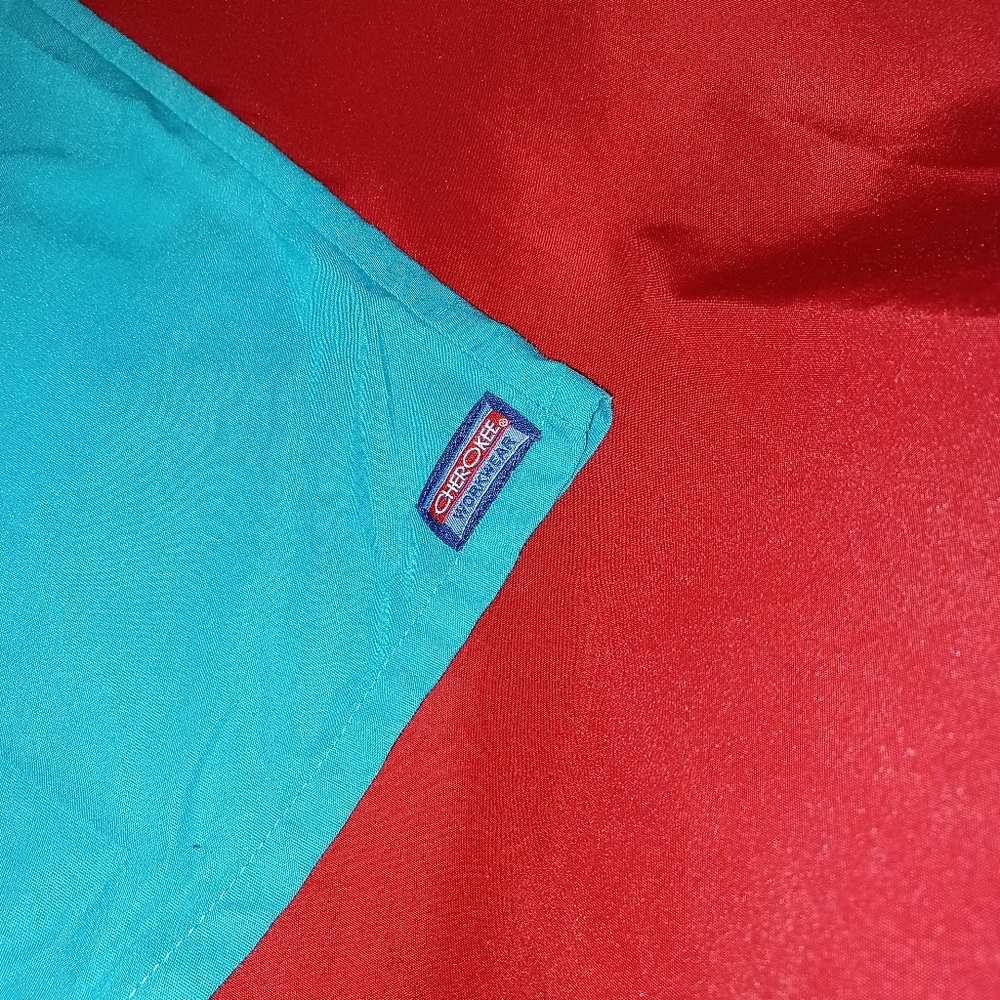 (Turquoise) Scrub Top - Picture 5 of 5